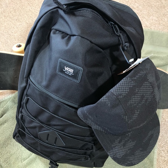 Vans Handbags - NWT Unisex Vans snag plus backpack.